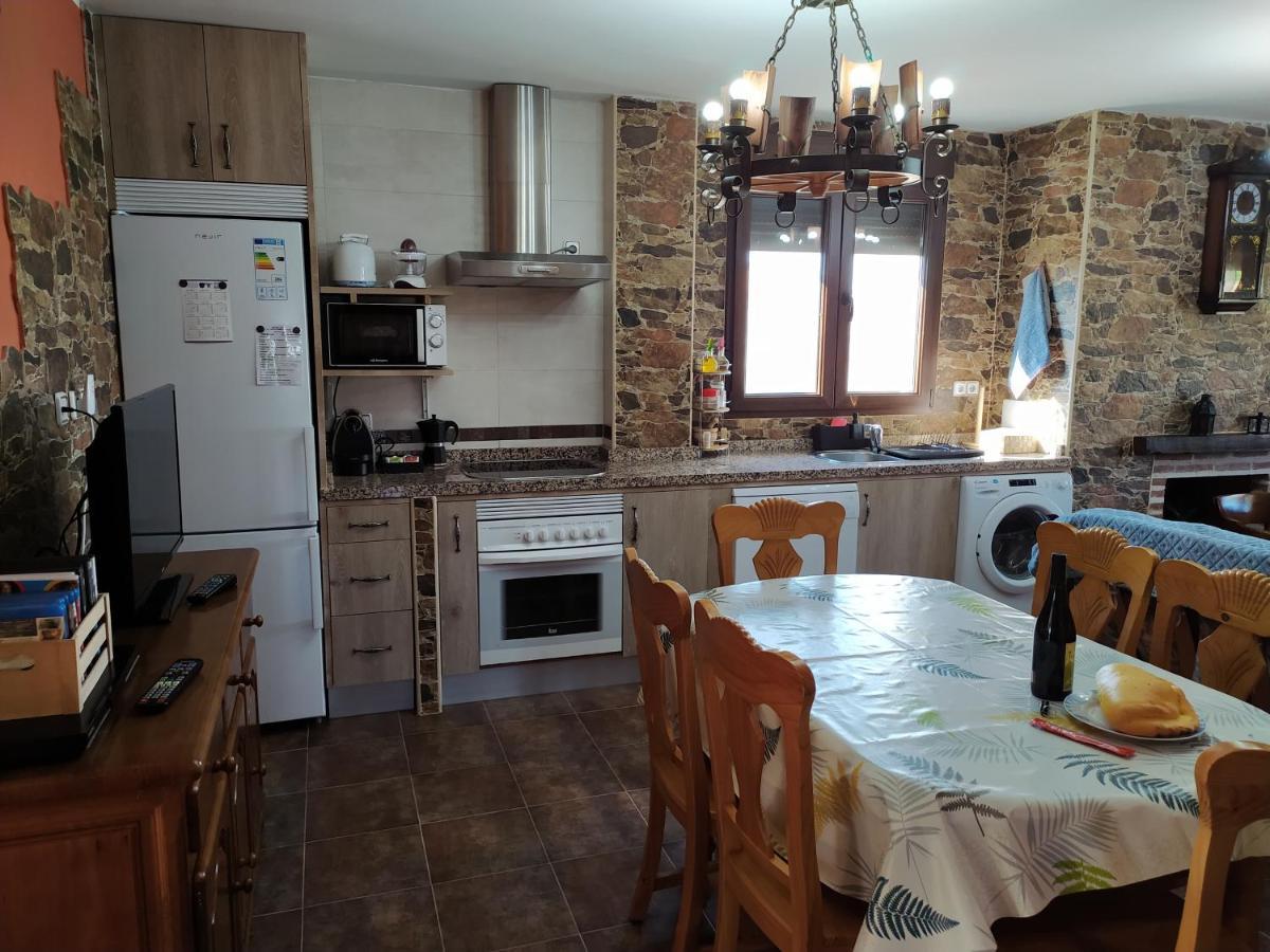 Casa Rural Mi Descanso Valdefuentes de Sangusín Esterno foto