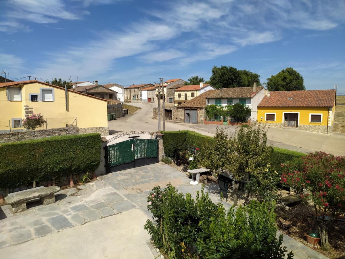 Casa Rural Mi Descanso Valdefuentes de Sangusín Esterno foto