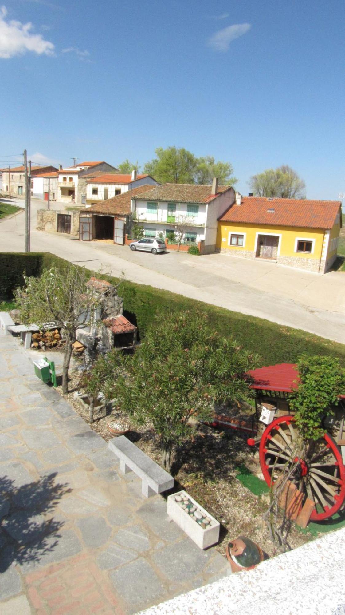 Casa Rural Mi Descanso Valdefuentes de Sangusín Esterno foto