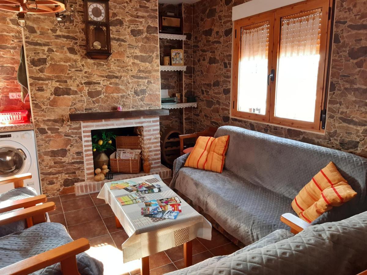 Casa Rural Mi Descanso Valdefuentes de Sangusín Esterno foto